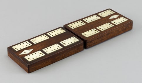 * FOLDING CRIBBAGE BOARD Early 20th Century Folded height 2". Length 6.25". Width 3.5".