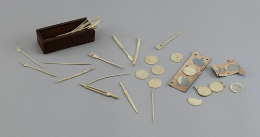 SPELLICANS GAME SET 19th Century Box length 4".