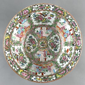 CHINESE EXPORT ROSE MEDALLION PORCELAIN PUNCH BOWL Second Half of the 19th Century Height 6".