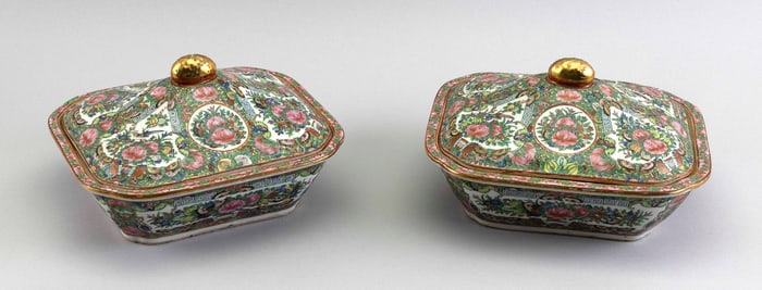 PAIR OF CHINESE EXPORT ROSE CANTON PORCELAIN VEGETABLE DISHES Last Half of the 19th Century Heights