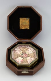 SAILOR'S VALENTINE Late 19th/Early 20th Century Valentine 7.25" x 7.25". Box width 9.75".