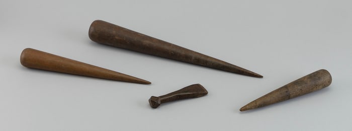 WOODEN SEAM RUBBER AND THREE WOODEN FIDS 19th Century Lengths from 4.75" to 15.5".