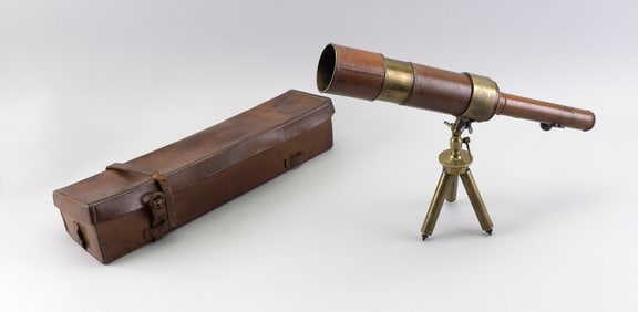 WORLD WAR I DAVIDSON & CO. LEATHER-CASED "DAVON" MICRO TELESCOPE London, Circa 1910-20 Case height