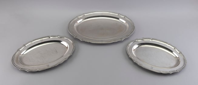 SET OF THREE GEORGIAN STERLING SILVER SWEET MEAT DISHES London, Late 18th Century Approx. 91.3 total