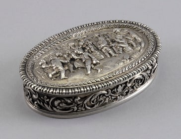 PORTUGUESE REPOUSSE SILVER KEEPSAKE BOX Porto, Early to Mid-20th Century Approx. 7.2 troy oz.