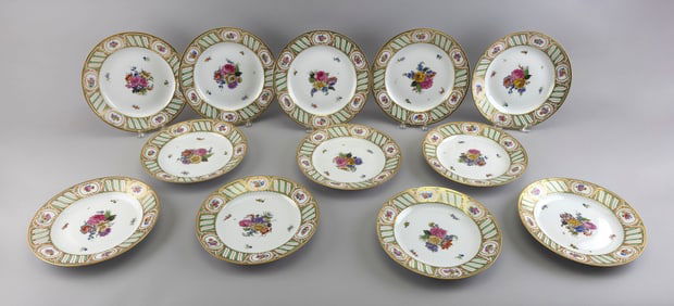 TWELVE ROYAL VIENNA HAND-PAINTED PORCELAIN PLATES Austria, Late 19th/Early 20th Century Diameters