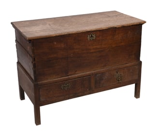 ENGLISH OAK LIFT-TOP CHEST 18th Century Height 32". Width 40". Depth 20".