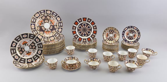 SET OF ROYAL CROWN DERBY IMARI PATTERN CHINA England, Early 20th Century
