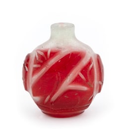 CUT OVERLAY GLASS SNUFF BOTTLE Late 19th Century Height 2.5".