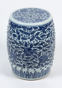 CHINESE BLUE AND WHITE PORCELAIN GARDEN BARREL Late 19th/Early 20th Century Height 18.25". Diameter
