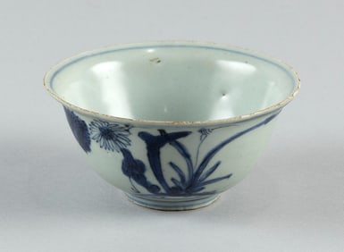 CHINESE BLUE AND WHITE PORCELAIN BOWL 19th Century Height 2.5". Diameter 5".