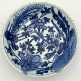 CHINESE BLUE AND WHITE PORCELAIN FOOTED DISH 19th Century Height 1.5". Diameter 5.75".