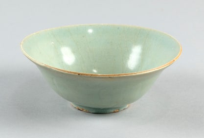 CHINESE LONGQUAN CELADON PORCELAIN BOWL Late Song Dynasty Height 3". Diameter 5.75".