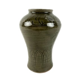 KOREAN CELADON PORCELAIN MEIPING VASE Late 19th/Early 20th Century Height 7".
