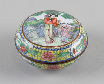 CHINESE FAMILLE ROSE CANTON ENAMEL SEAL PASTE BOX 19th Century Diameter 3".