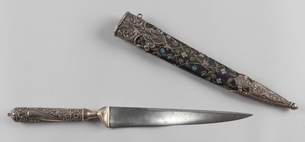 INDO-PERSIAN KARD DAGGER AND SCABBARD 19th Century Total length 14". Length of blade 7".