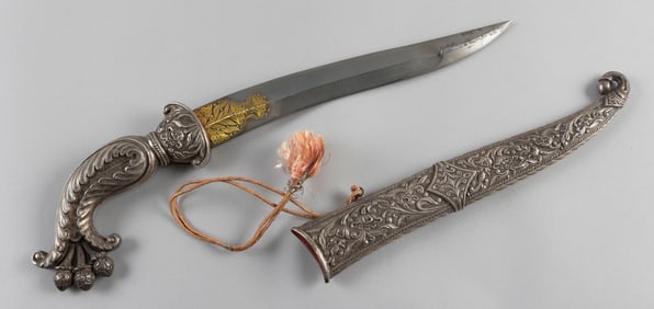 KHANJAR DAGGER AND SCABBARD Circa 1850 Total length 16". Length of blade 10".