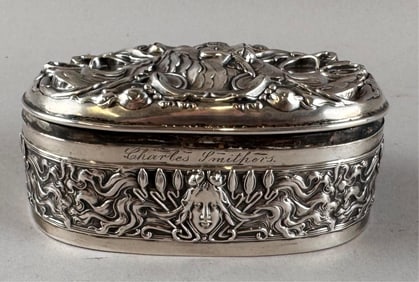 UNGER BROTHERS ART NOUVEAU STERLING SILVER RING BOX New Jersey, Late 19th Century Approx. 4.7 troy