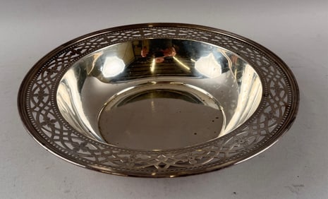 TIFFANY & CO. STERLING SILVER BOWL New York, Early to Mid-20th Century Approx. 15.2 troy oz.