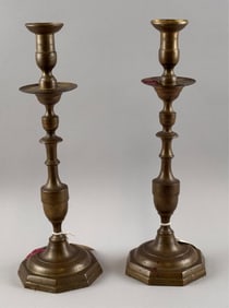 PAIR OF ENGLISH BRASS CANDLESTICKS Late 19th Century Heights 16.5".