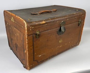 VINTAGE GERMAN HAT BOX Late 19th/Early 20th Century Height 14". Width 21.5". Depth 15".