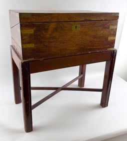 ENGLISH BRASS-BOUND MAHOGANY CAMPAIGN WRITING BOX ON STAND 19th Century Height 25". Width 21". Depth
