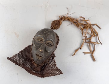 AFRICAN CARVED WOODEN MASK Height 8".