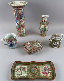 SIX PIECES OF CHINESE ROSE MEDALLION PORCELAIN Late 19th/Early 20th Century