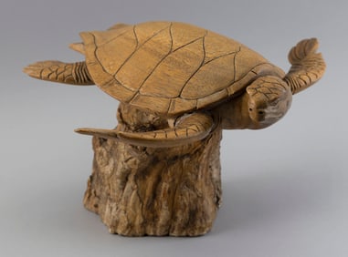 CARVED MAHOGANY SEA TURTLE 20th Century Height 10". Length 12".