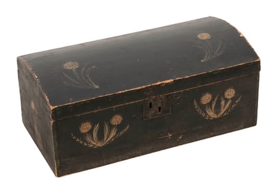 DIMINUTIVE PAINT-DECORATED BLANKET CHEST 19th Century Height 11". Width 26.25". Depth 13.5".