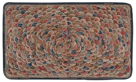 GEOMETRIC HOOKED RUG 20th Century 38" x 65".