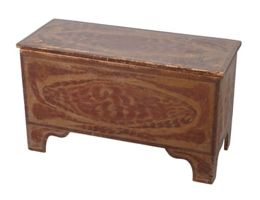 PAINT-DECORATED PINE BLANKET BOX New England, 19th Century Height 21.5". Width 37.25". Depth 15.75".