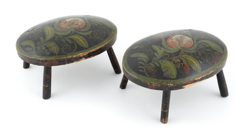 PAIR OF PAINT-DECORATED FOOTSTOOLS New England, Possibly Maine, 19th Century Heights 6.5". Lengths