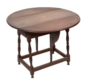 RARE AND FINE WILLIAM AND MARY CHERRY BUTTERFLY TABLE Connecticut, Circa 1750 Height 27". Length 14"