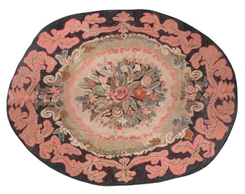 ROOM-SIZE OVAL HOOKED RUG Early 20th Century Approx. 104" x 142".