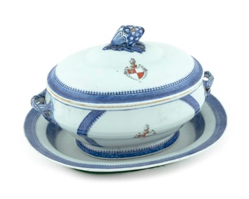 ANTIQUE CHINESE EXPORT PORCELAIN TUREEN WITH UNDERTRAY Chien Lung Period, Circa 1790 Height 9".