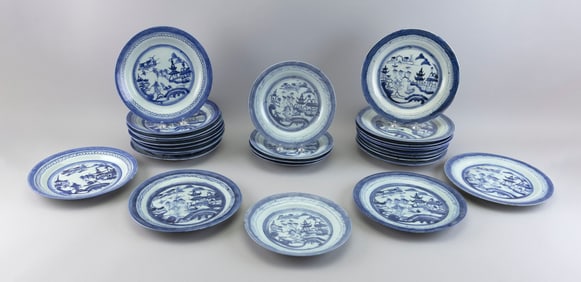 SET OF CHINESE EXPORT BLUE AND WHITE CANTON PORCELAIN PLATES 19th Century