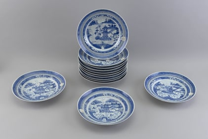 SET OF THIRTEEN CHINESE EXPORT NANKING PORCELAIN SOUP PLATES Mid-19th Century Diameters 10".