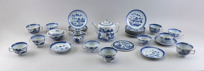CHINESE EXPORT BLUE AND WHITE CANTON PORCELAIN ASSEMBLED TEA SERVICE 19th Century