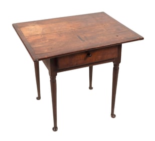 QUEEN ANNE CHERRY AND WALNUT TEA TABLE 18th Century Height 26.75". Width 30". Depth 23".