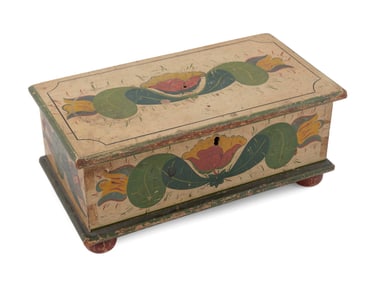 PAINT-DECORATED PINE AND POPLAR BOX Possibly New York State, 19th Century Height 5.75". Width