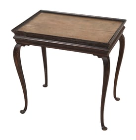 QUEEN ANNE GRAIN-PAINTED CHERRY AND PINE TEA TABLE New England, Circa 1750 Height 26.5". Length