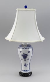 CHINESE EXPORT BLUE AND WHITE PORCELAIN MEIPING VASE 19th Century Total height 22".
