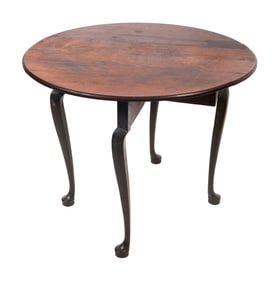 SMALL QUEEN ANNE MAPLE DINING TABLE New England, Circa 1760 Height 27.25". Length 12" plus two 11.5"