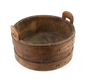 BELA SPRAGUE WASHTUB WITH FALSE BOTTOM Hingham, Massachusetts, Circa 1840 Height 9". Diameter 14.5".