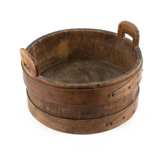BELA SPRAGUE WASHTUB WITH FALSE BOTTOM Hingham, Massachusetts, Circa 1840 Height 9". Diameter 14.5".: BELA SPRAGUE WASHTUB WITH FALSE BOTTOMHingham, Massachusetts, Circa 1840White pine with oak hoops. Stamped "B.S." on underside.Height 9". Diameter 14.5". Provenance:Bray & Co. Auctions, Portsmouth, Ne