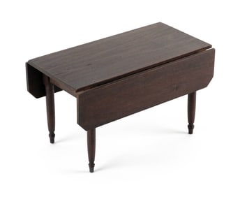LORING HERSEY CUSHING MINIATURE DROP-LEAF TABLE Hingham, Massachusetts, Early 20th Century Height