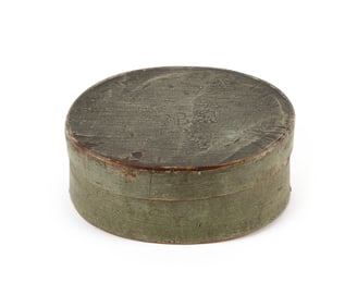 GREEN PAINTED PANTRY BOX 19th Century Height 2.25". Length 5.25".