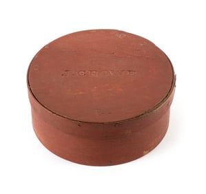 RED PAINTED PANTRY BOX Likely Hingham, Massachusetts, Mid-19th Century Height 2.75". Diameter 6.75".