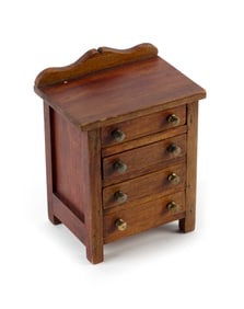 LITCHFIELD & HOLBROOK MINIATURE FOUR-DRAWER BUREAU Hingham, Massachusetts, Early 20th Century Height